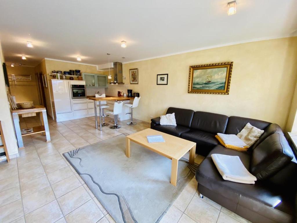 Captains Lounge room 2